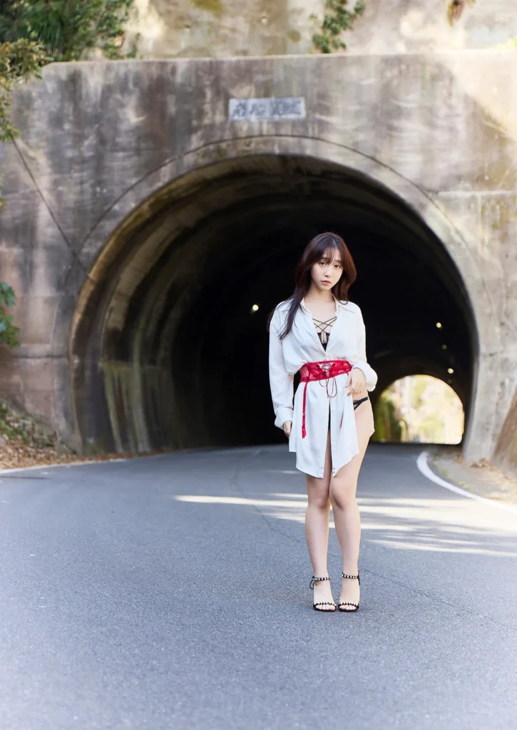 【最新】伊織もえ　初夏捕獲計画 スピサン グラビアフォトブック – 预览图