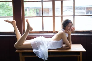 【最新：假面骑士】【大増量】宮部のぞみ写真集「その美脚、規格外。」 (週プレ PHOTO BOOK)