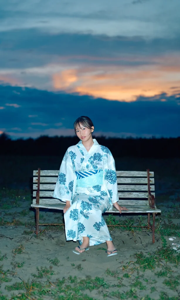 【最新：假面骑士】【デジタル限定】志田音々写真集「まなざしの先に」 (週プレ PHOTO BOOK)